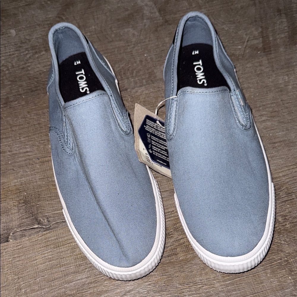 TOMS Men's Light Blue Slip-On Loafers size 7m